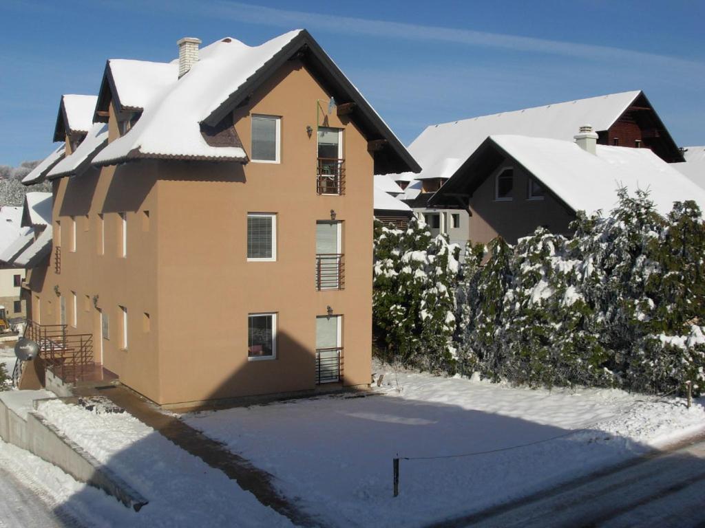 Apartmani Nova Zova ซลาตีบอร์ ภายนอก รูปภาพ